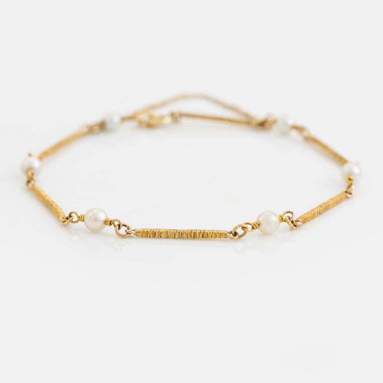 14K gold and pearl bracelet and necklace.