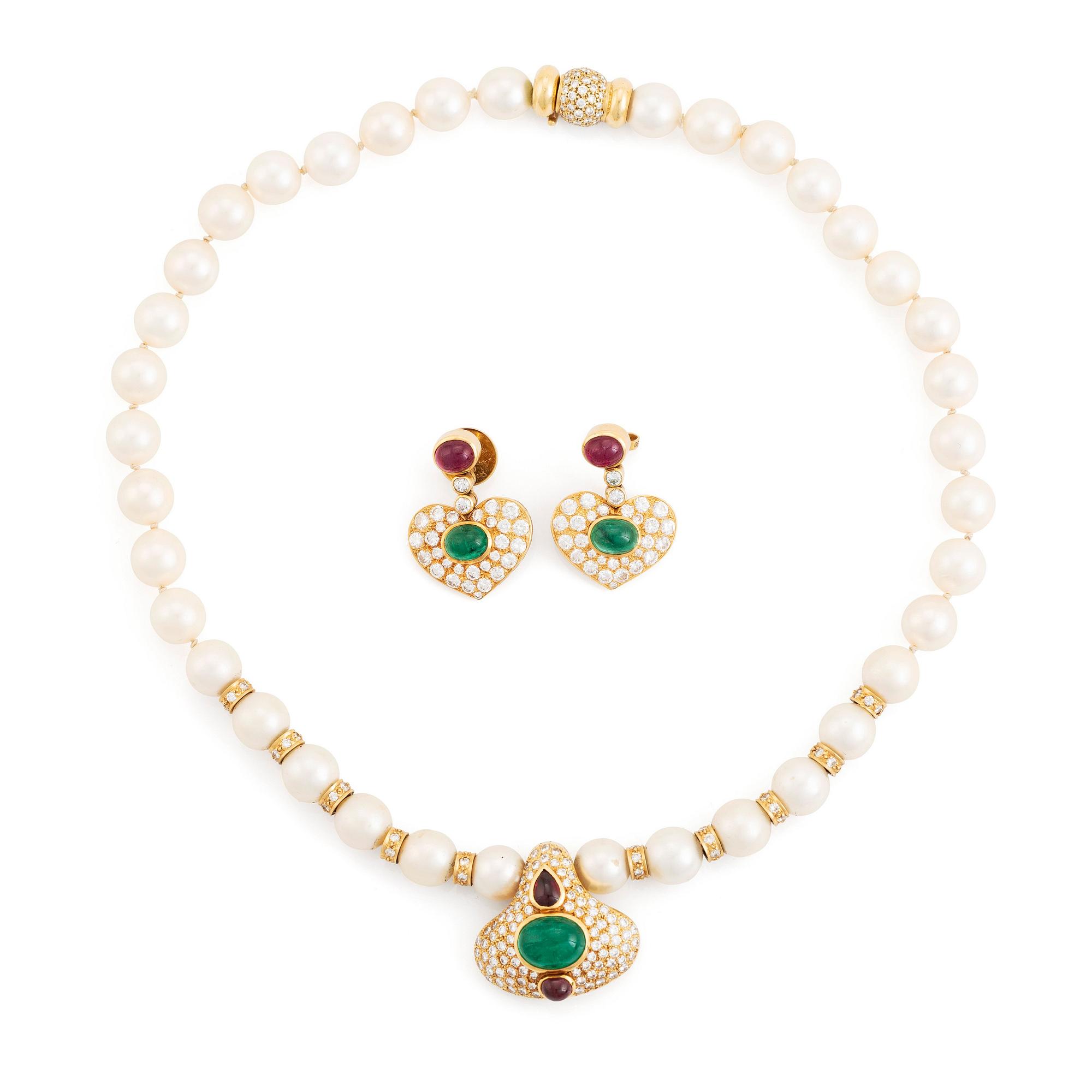 A cultured pearl necklace with a pendant and a pair of earrings.