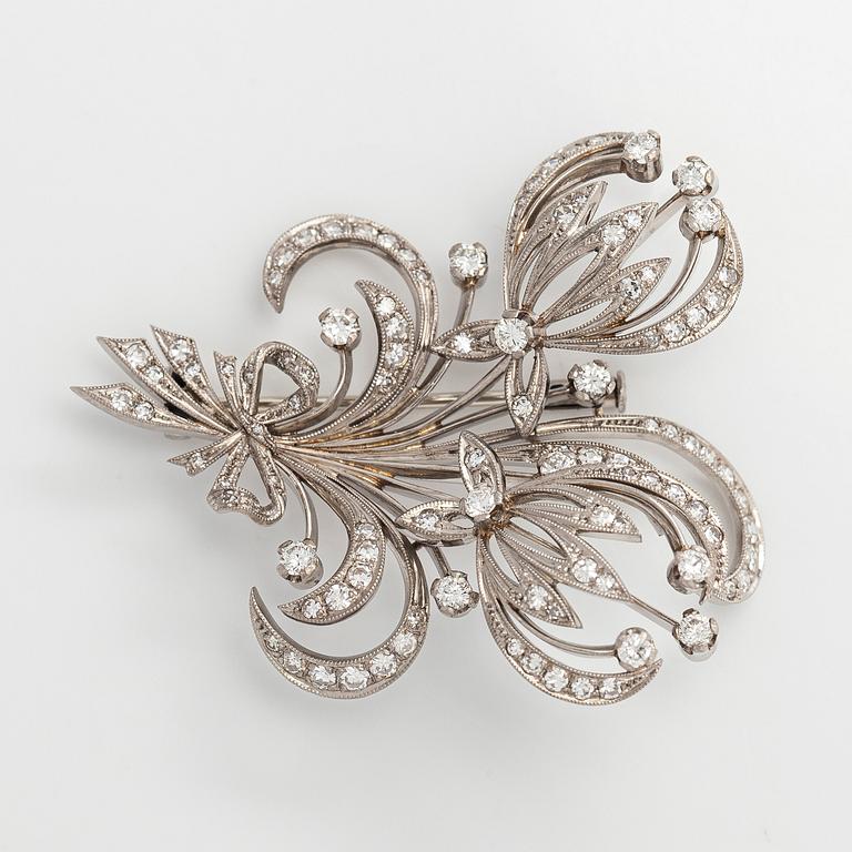 A. Tillander, Brosch, palladium med briljant- och åttkantslipade diamanter. Helsingfors.