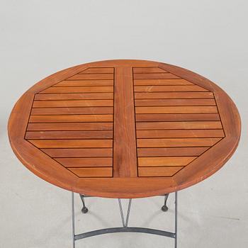 A garden table and four garden chairs from Covent Garden, 21th century.