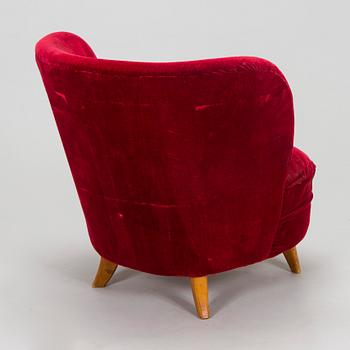 A mid-20th century armchair.