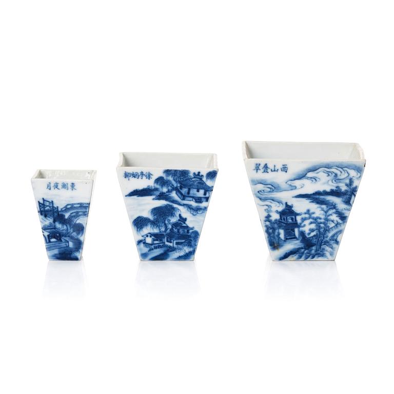 A set of three blue and white cups, late Qingdynasty, circa 1900.