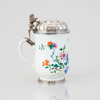 An 18th century famille rose and silver tankard, lid with mark of Nils Gram, Copenhagen 1756.