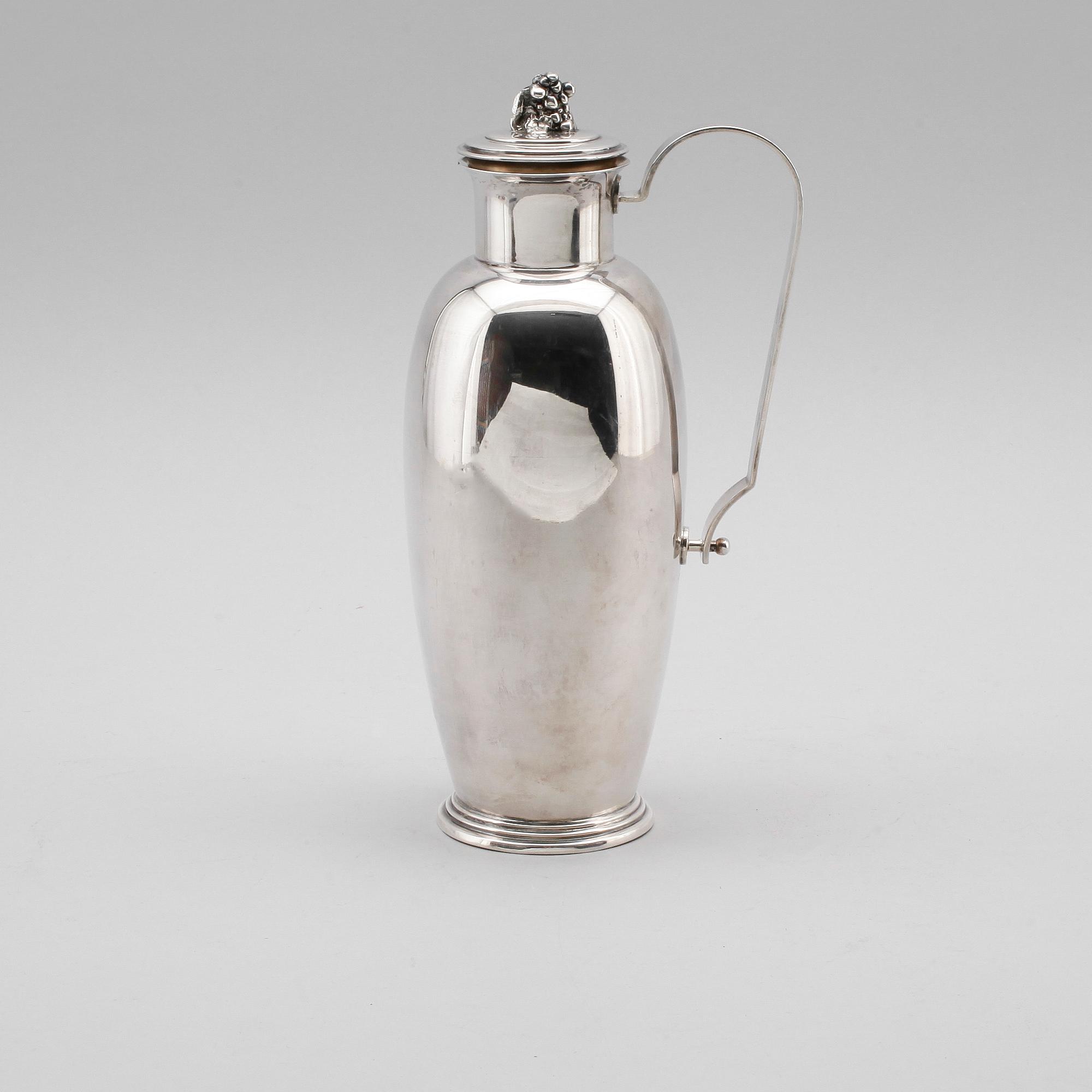 COCKTAILSHAKER, silver, C G Hallberg, Stockholm 1938. Vikt ca 417 gram.