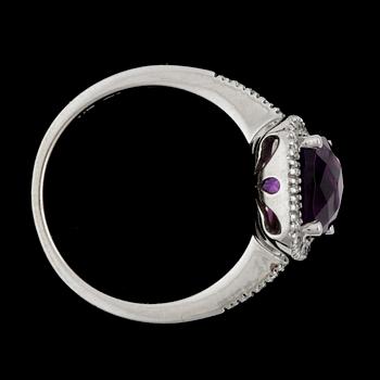 RING, 14k vitguld med ametist ca8x8xmm och briljantslipade diamanter tot ca0,17ct. Vikt 3,9g.