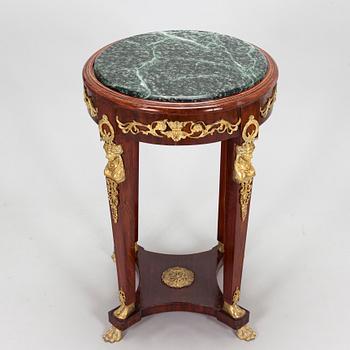 Salongbord, empirestil, 1900-talets första hälft.