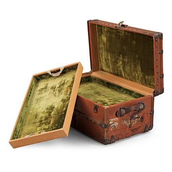 LOUIS VUITTON, a Vuittonite canvas trunk, late 19th/early 20th century.