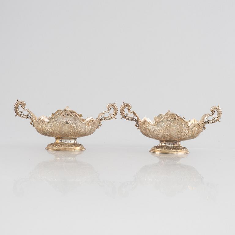 Walter & John Barnard, and Goldmisths & Silversmiths Co, a pair of silver bowls, London, England, 1894.
