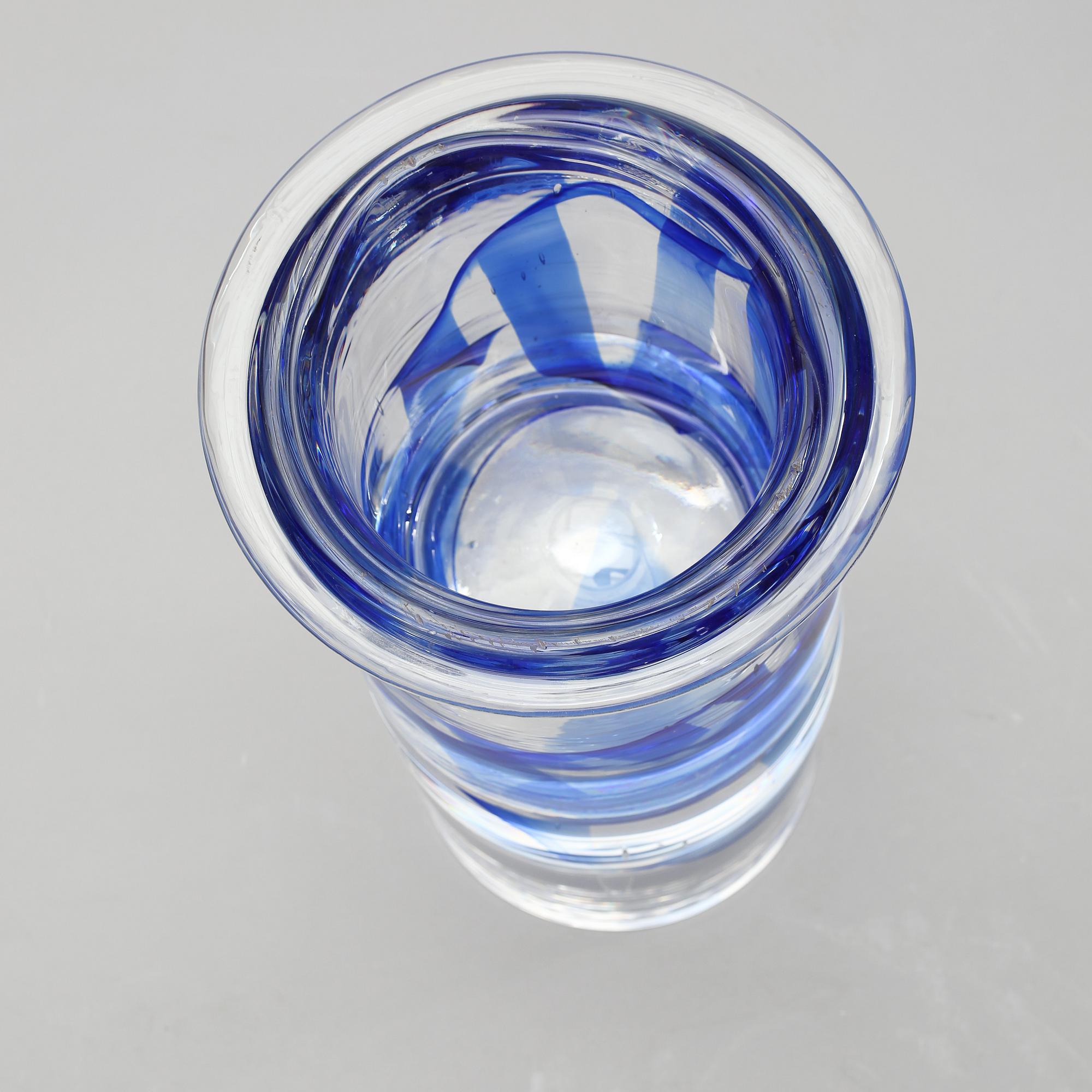 VAS, två delar, glas, Lars Hellsten, Orrefors, daterad på kvitto 1995.