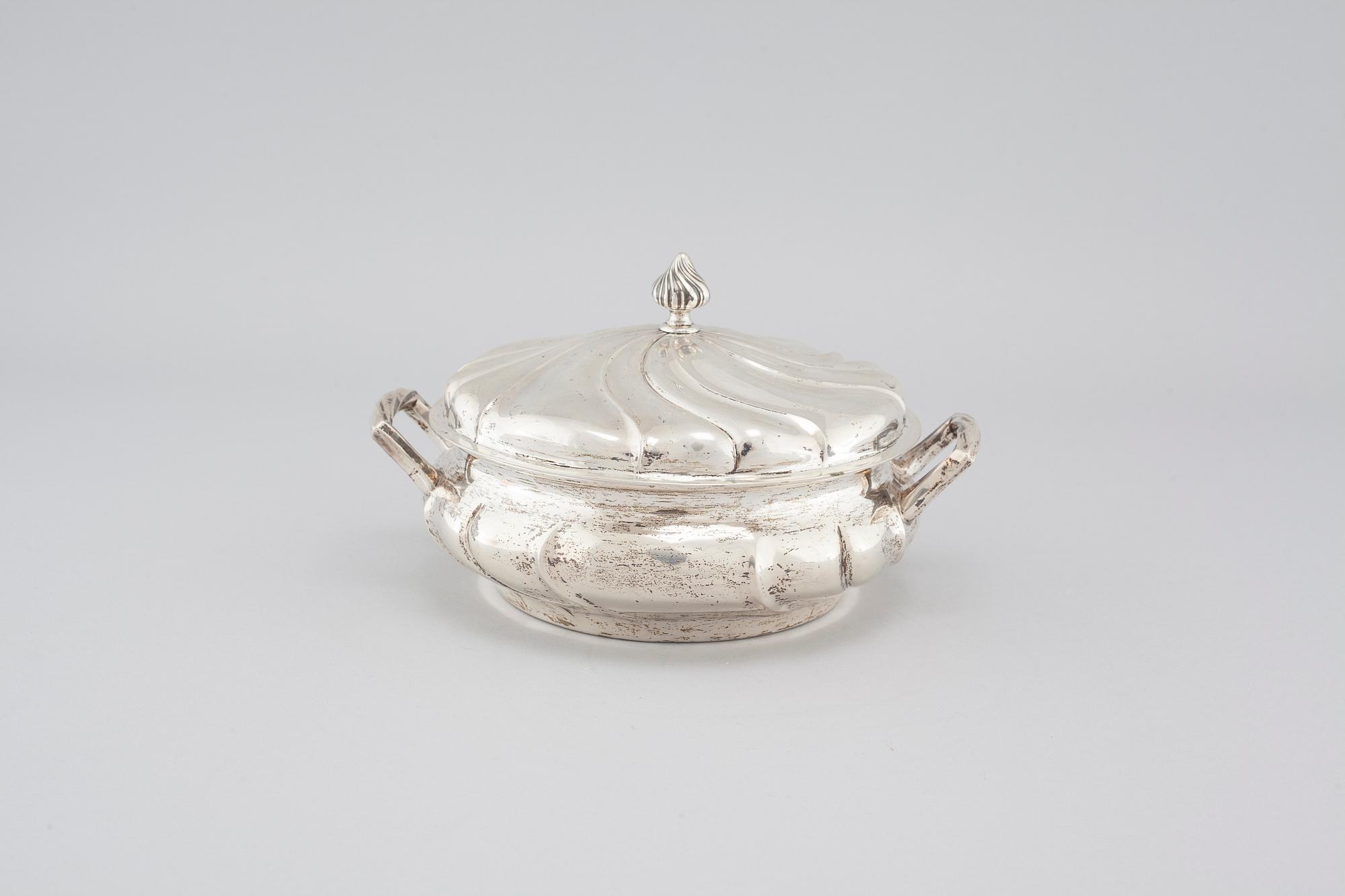 LOCKKAROTT, silver, C G Hallberg, Stockholm, 1920.
