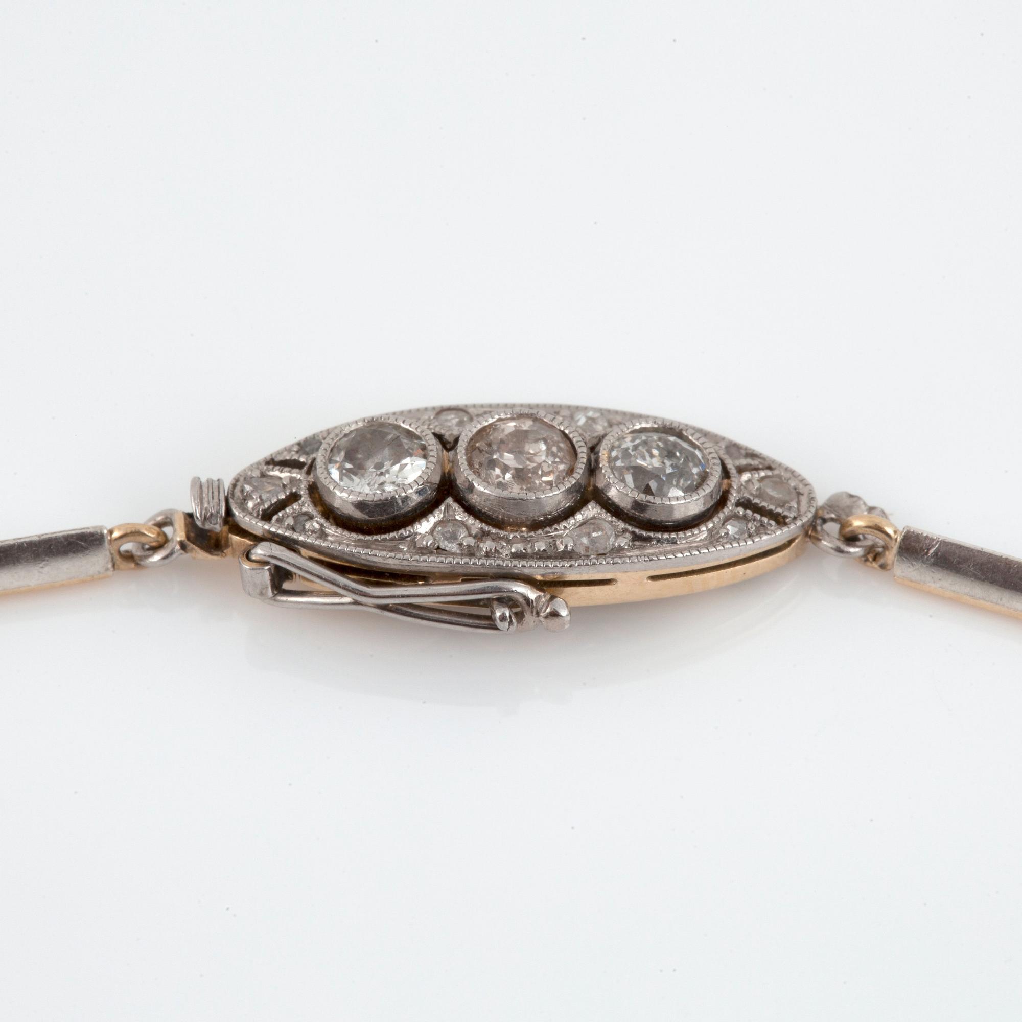 COLLIER med gammalslipade diamanter, ca 6.00 ct, och äkta pärlor.