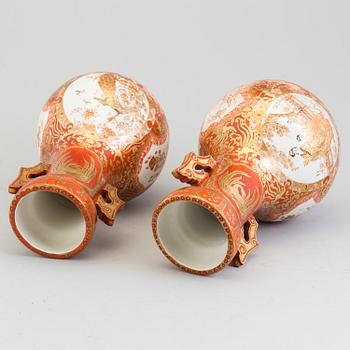 A pair of Kutani vases, Meiji (1868-1912).