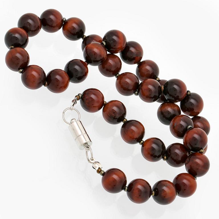 Collier tigeröga kulor ca 12 mm och mindre glaskulor, lås i metall, ca 50 cm.