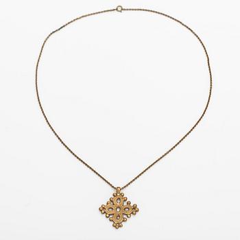 Halsband, brons. Kalevala Koru, Helsingfors.