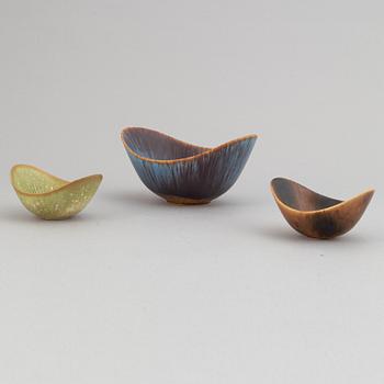 Gunnar Nylund, a set of six stoneware bowls, two miniature vases and a vase for Rörstrand.