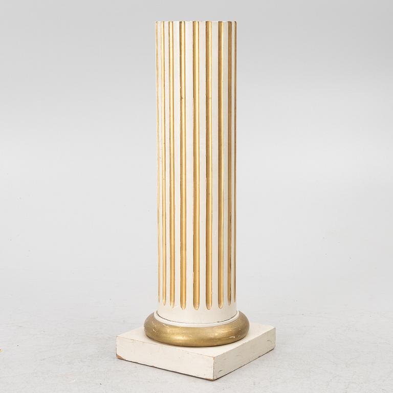 A pedestal, early 20th Century.