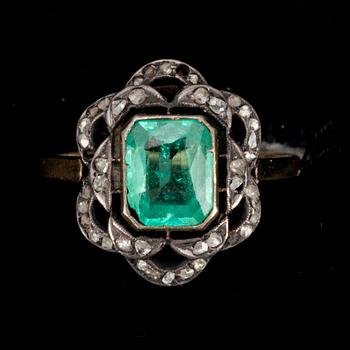 SMYCKEN, ett parti, samt KLOCKA, 8 delar, guld och silver. 1900-talets första hälft. Tot. vikt ca 22 g.