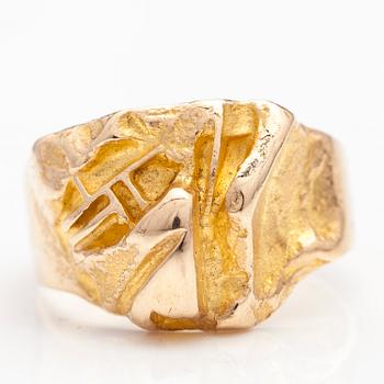 BJÖRN WECKSTRÖM, A 14K gold ring "Samurai". Lapponia 1972.