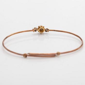 Rannekoru, n. 10K kultaa, viljelty helmi ja vanhahiottuja timantteja.