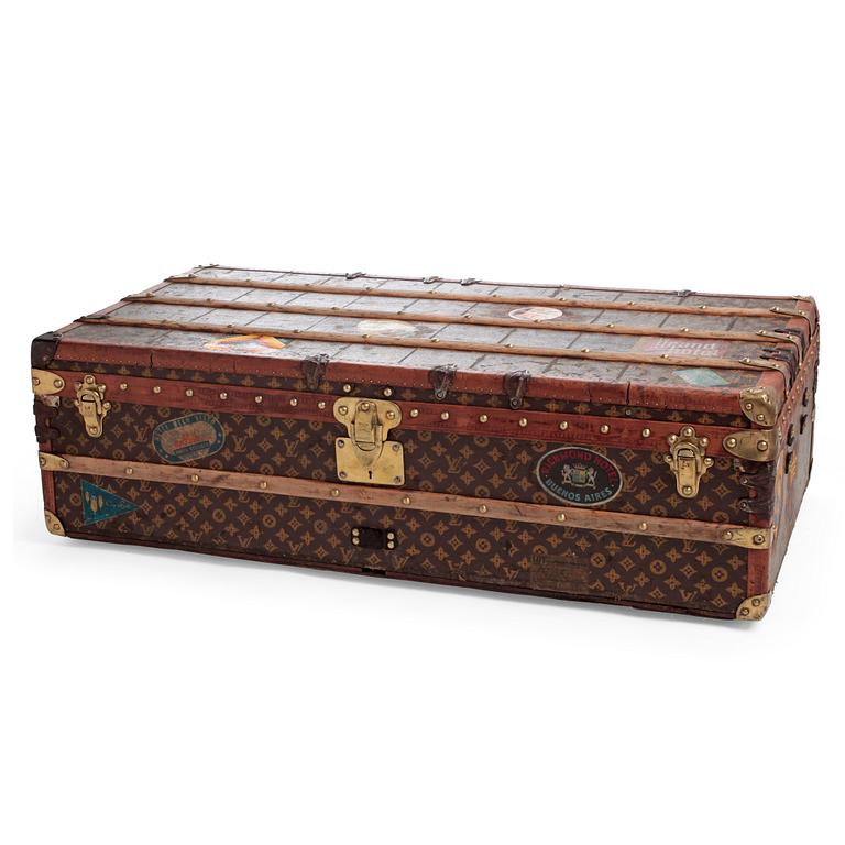 LOUIS VUITTON, a Monogram canvas trunk, late 19th/early 20th century.