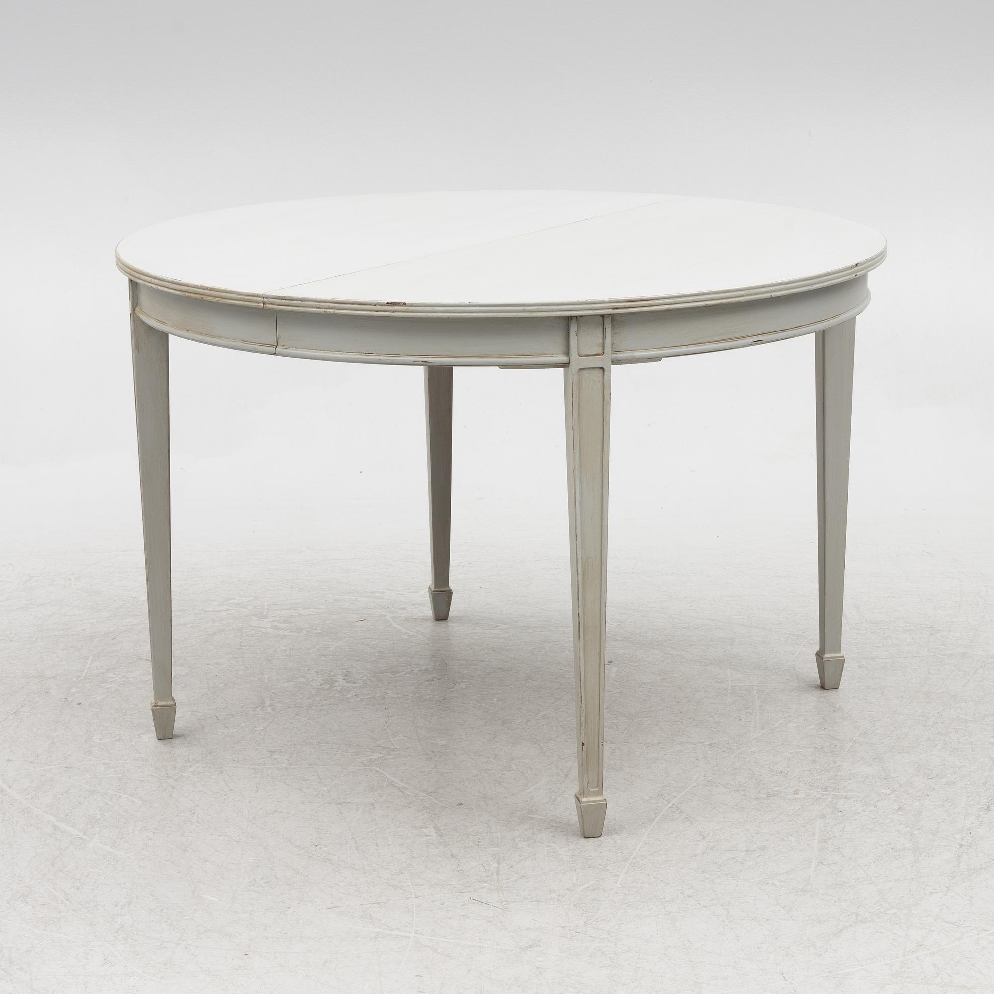 A dining table, first half of the 20th century.