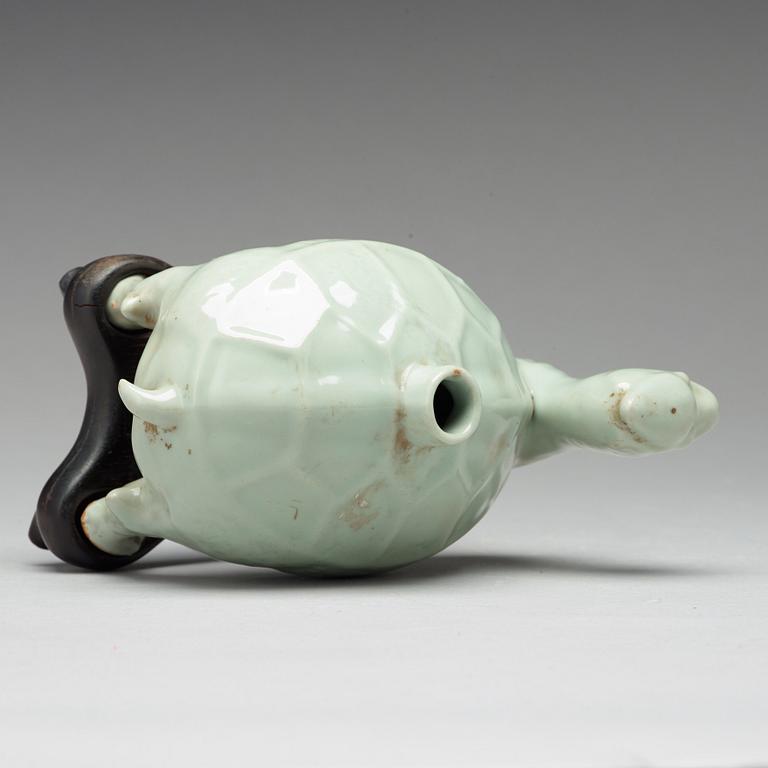 A celadon glazed water dropper, Qing dynasty (1644-1912).