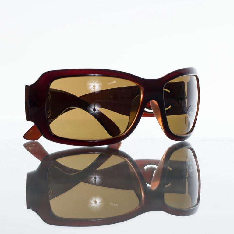 SOLGLASÖGON, Chanel.