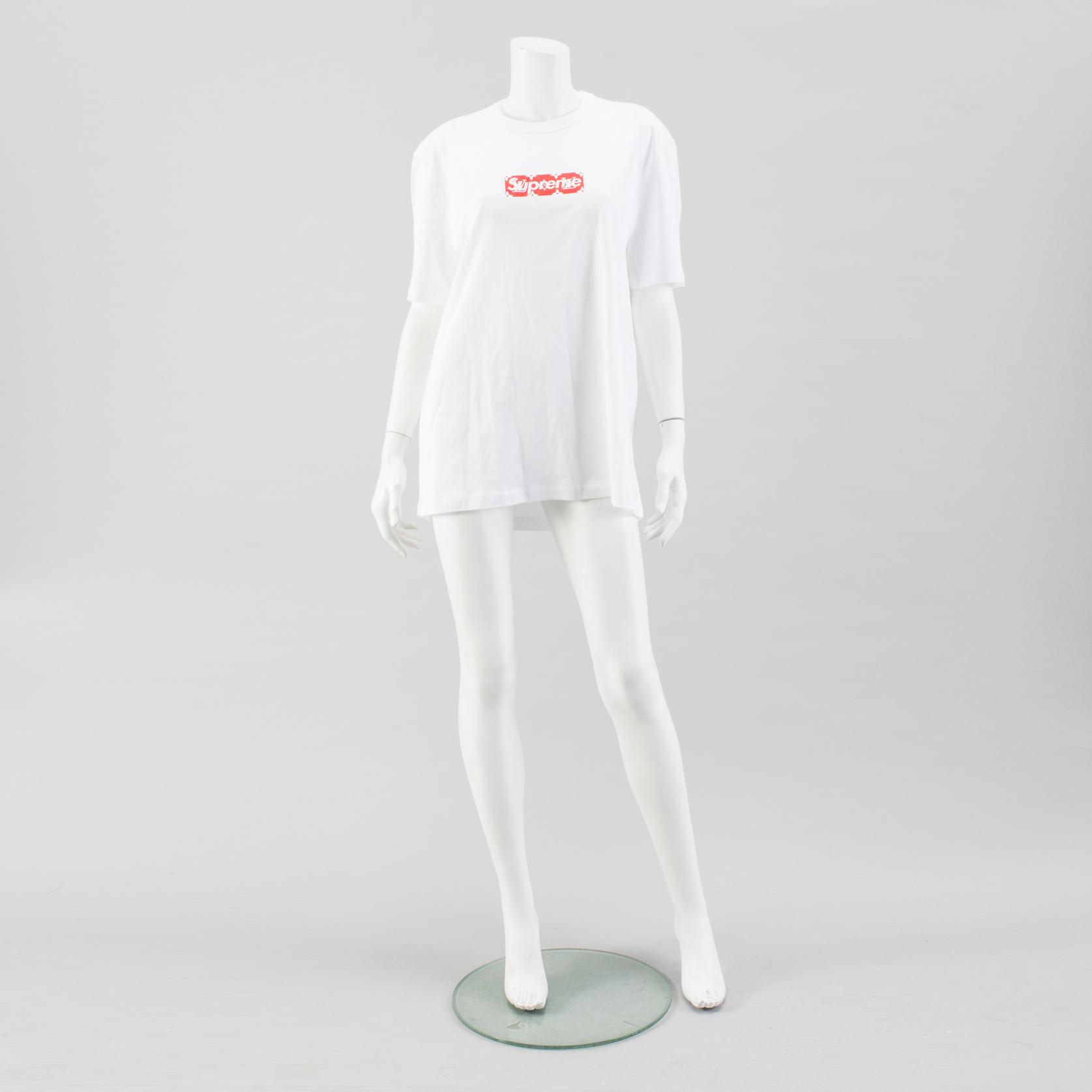 LOUIS VUITTON, "Supreme", monogram t-shirt, storlek L.