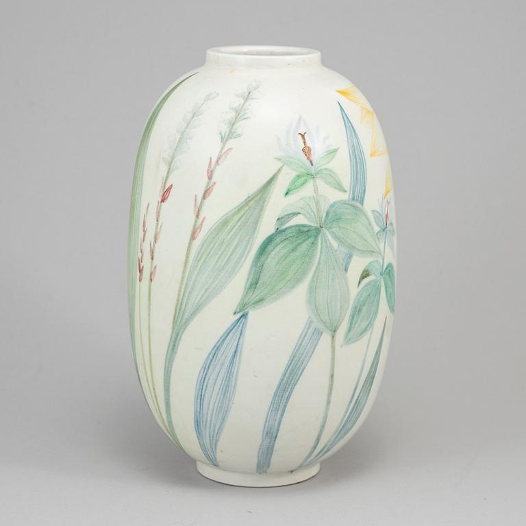 A stoneware vase by Carl-Harry Stålhane.