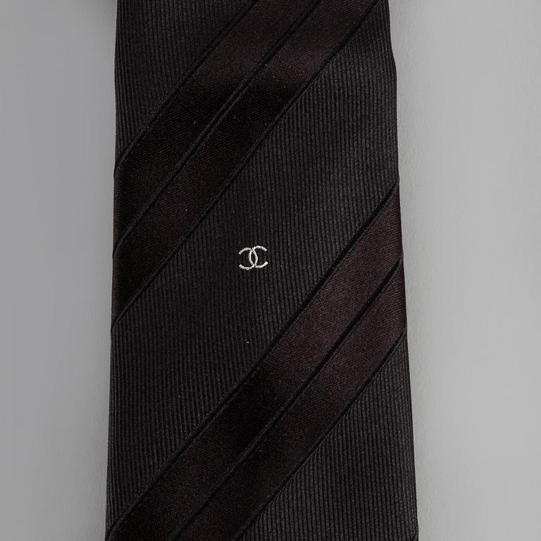 TIE, Chanel.