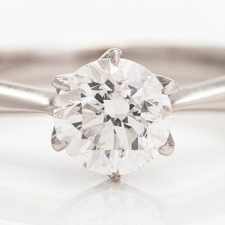 A platinum ring, with a brilliant-cut diamond approximately 1.00 ct according to the engraving.