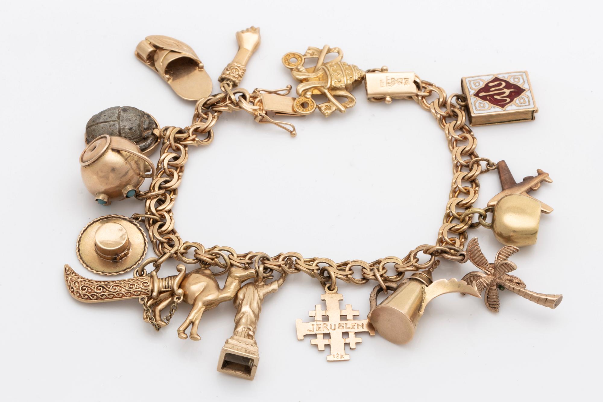 BRACELET with charms, 18K gold, approx 17,5 x 0,5 cm, 35,3 g.
