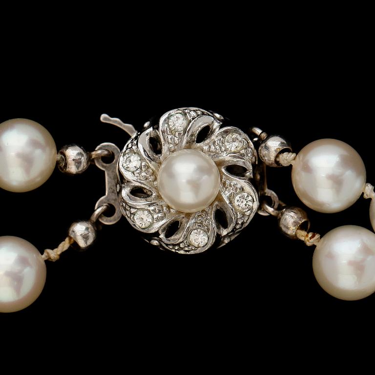 COLLIER, odlade saltvattenspärlor, lås i silver.