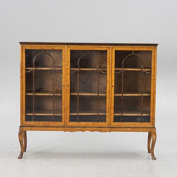 Bokskåp, 1900-talets första hälft.