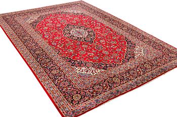 A Keshan carpet, c. 363 x 254 cm.
