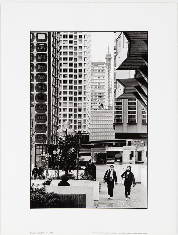 WILLY RONIS, Portfolio with 12 photographs reproduced in black and white on thick paper.  Published in 1986.