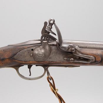 Flintlock musket, British 1794 pattern with bayonet.