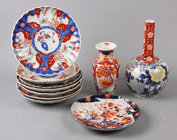 FAT, 8 st samt VASER, 2 st, porslin, Japan, 1800-1900-tal.