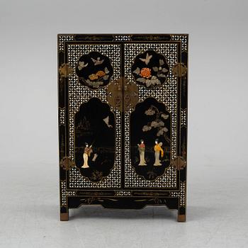 SKÅP, Kina, 1900-tal.