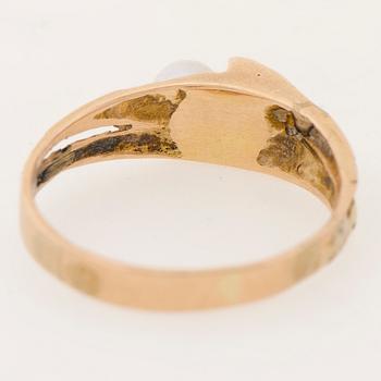 BJÖRN WECKSTRÖM, SORMUS, "Kuiskaus", viljellyt helmet, 14K kultaa. Lapponia 1967.