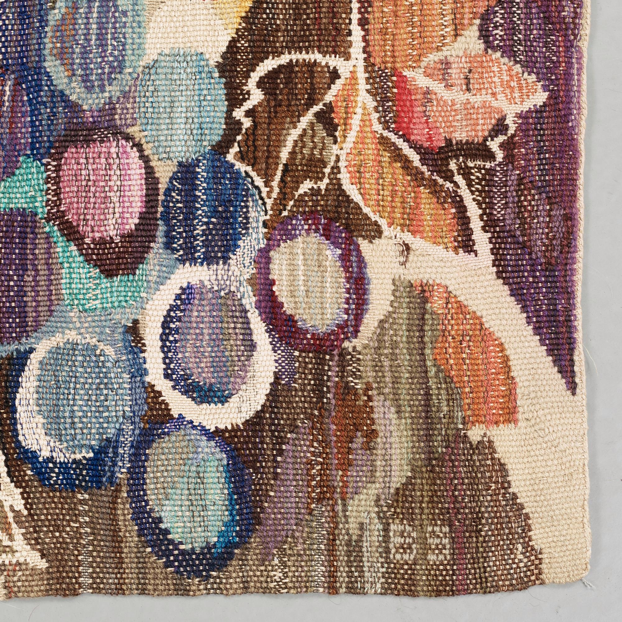 TAPESTRY. "Vindruvor". Tapestry variant. 117 x 194,5 cm. Signed AB MMF BS.