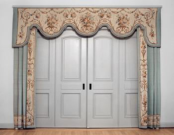 415. GARDINER MED GARDINKAPPA, gobelängteknik, Louis XVI-stil, Aubusson, Frankrike 1800-talets andra hälft.