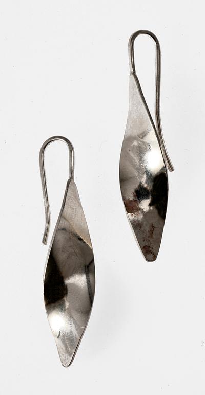 ARMBAND samt ÖRHÄNGEN, ett par, silver, Michael Hamma, Hedvig Westermark, Stockholm, 1987. Ca 20 g.