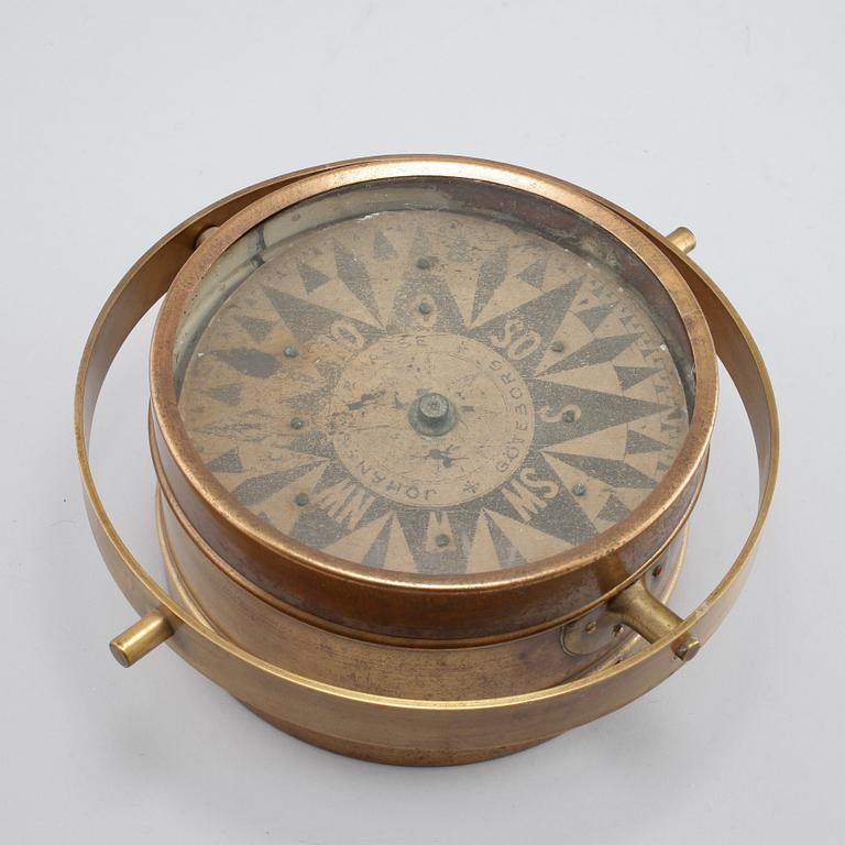 A compass by Johansson & Hasse Göteborg, first half of the 20th century.