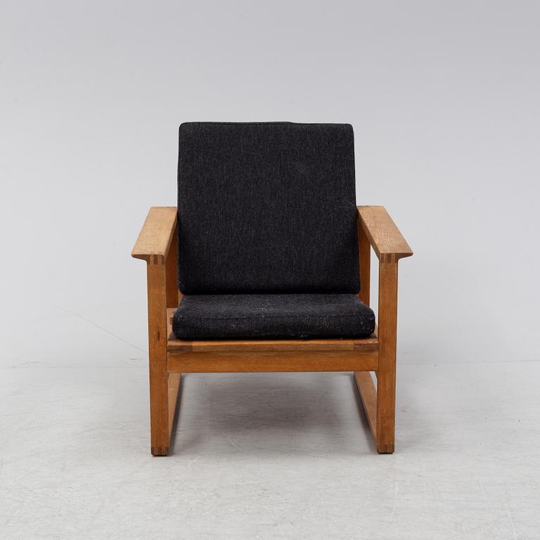 Børge Mogensen, a model 2256 easy chair from Fredericia Stolefabrik, Denmark.