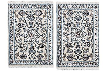 Mattor, ett par, Nain, part silk, ca. 90 x 60 cm  & ca. 87 x 62 cm.