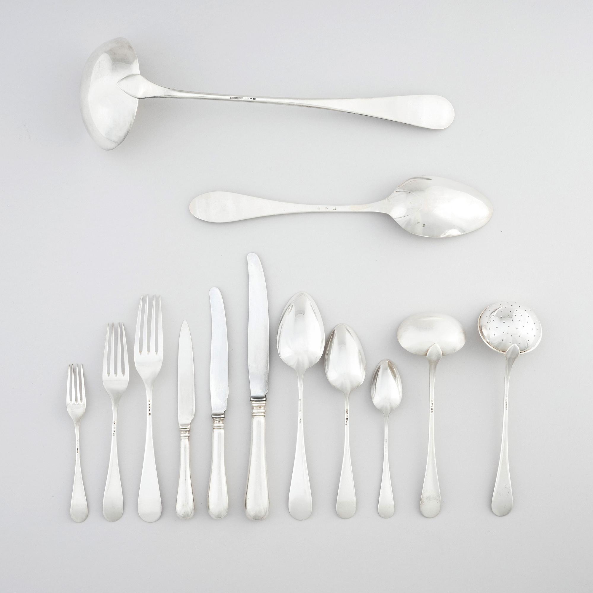 Bestickservis, silver, 123 delar, snarlik modell svensk rund, olika smeder, graverat vapen Tersmeden.