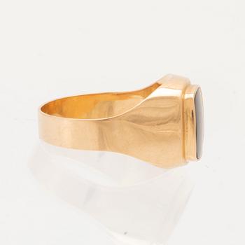 Ring klackring 18K guld med svart sten.