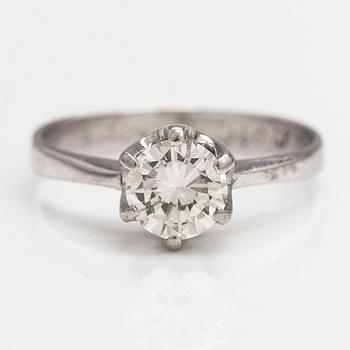 A 14K white gold ring with a ca. 0.98 ct diamond.