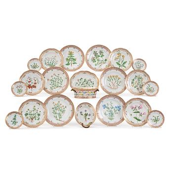 451. A Royal Copenhagen 'Flora Danica' part dinner service, Denmark, 20th Century.